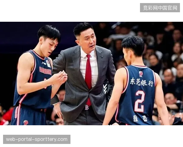 杜锋指导强调团队传导球，广东队客场进攻依靠流畅配合击败强敌